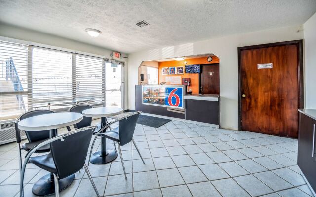 Relax Inn by OYO Columbus OH I 70