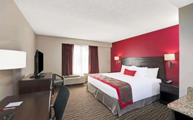Ramada Hotel & Conference Center by Wyndham Columbus