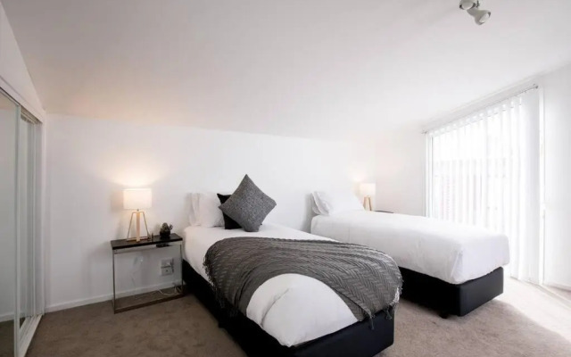 Chic Hobart Townhouse sleeps 9 - perfect location