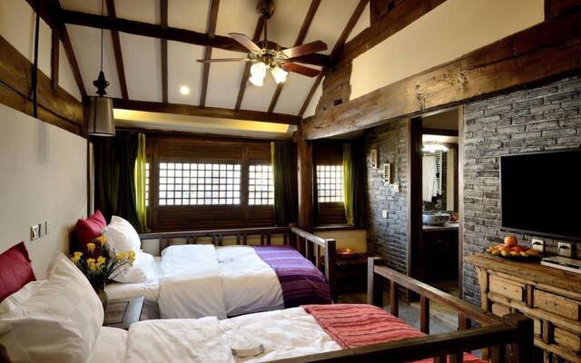 Blossom Hill Inn Lijiang Weavingland