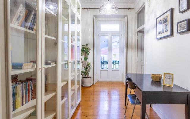 Bright 2 bedroom Apt 100m from Av. Liberdade