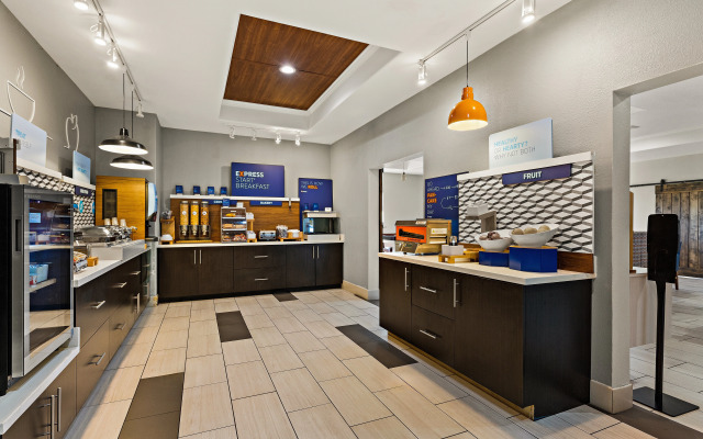 Holiday Inn Express Hotel & Suites Okmulgee