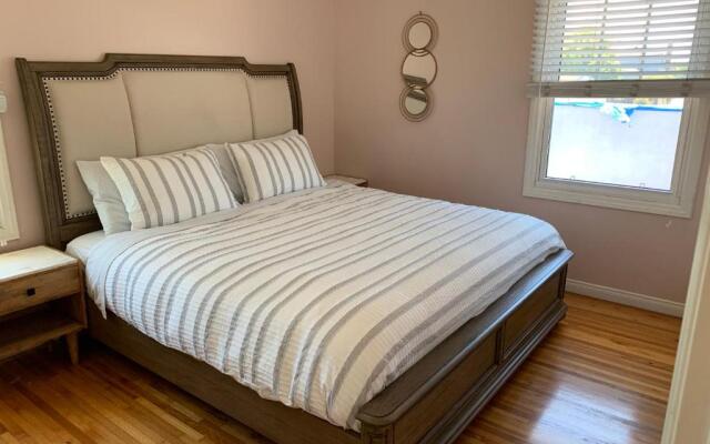 Rustling Leaves 2bd/1 ba Upstairs Parking/Laundry