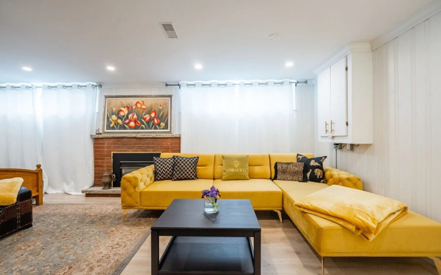 GLOBALSTAY Sunny Basement Brontë park