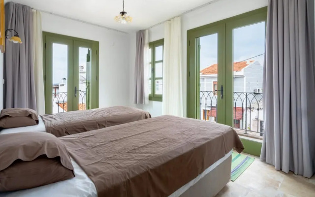 Rustic House With View Balcony in Ayvalik