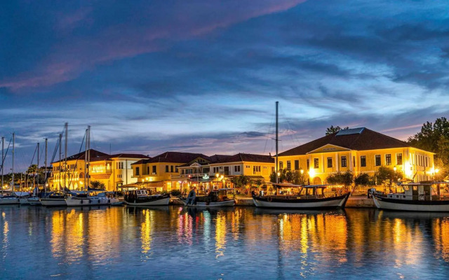 Crystal Cherry Apartment