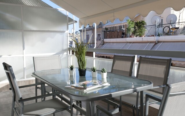 Kolonos - A Renovated Apartment