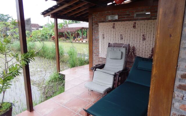 Alamanda Villa's Rooms & Adventure