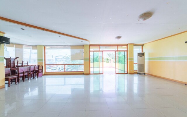 Cler Grand Hotel by Reddoorz