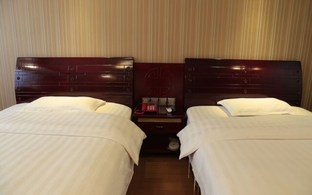 Mount Emei Moon Bay Hotel