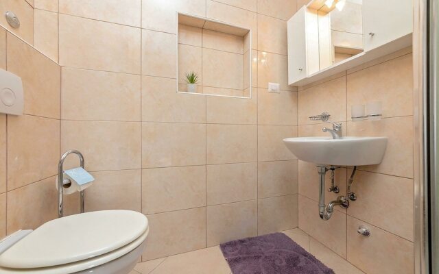 Cosy Apartment Near Sea in Porec