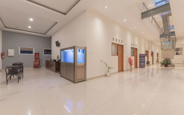 OYO Flagship 1308 Darmo Residence