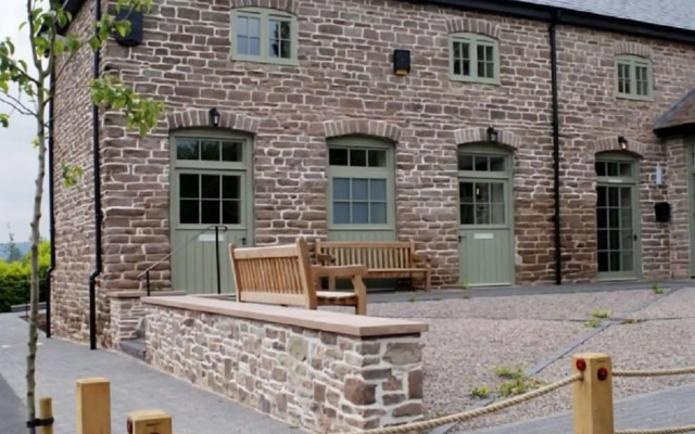 England's Gate and Coachhouse