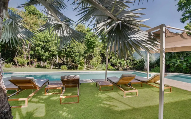 Modern Luxury 6 BR Tropical Retreat With Pool