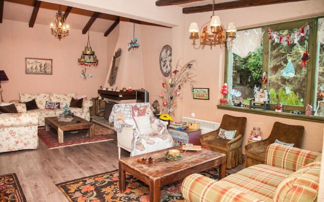 Utopia Mountain Chalet