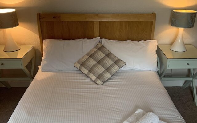 The Halfway House Pub and Kitchen