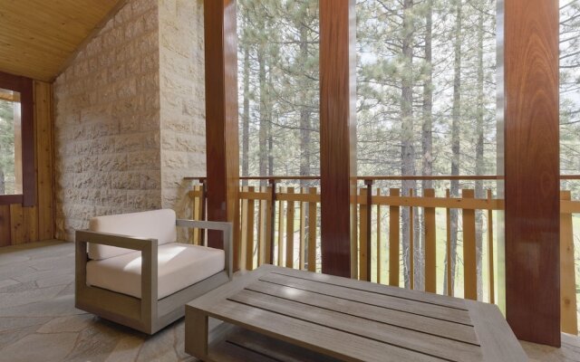 Obsidian 7 Deluxe 5000 sq ft House, Private Jacuzzi and Movie Theater, Close to Eagle by RedAwning