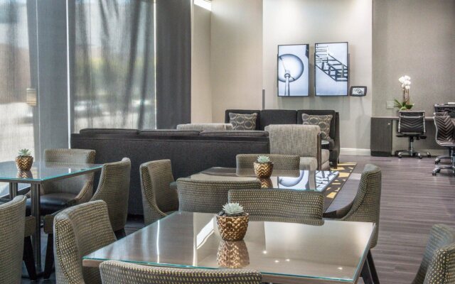 Elan Hotel