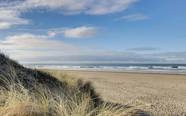 Quaint Rockaway Beach Gem: Walk to Shore!