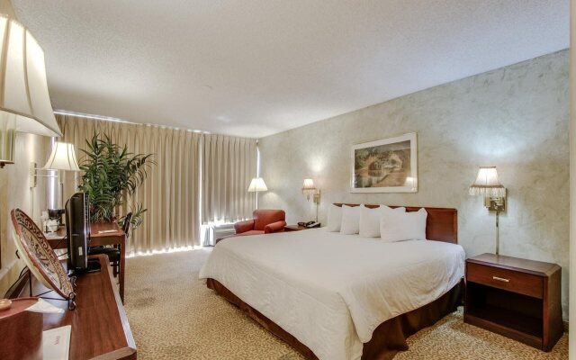 Holiday Inn Dallas Market Ctr Love Field by IHG