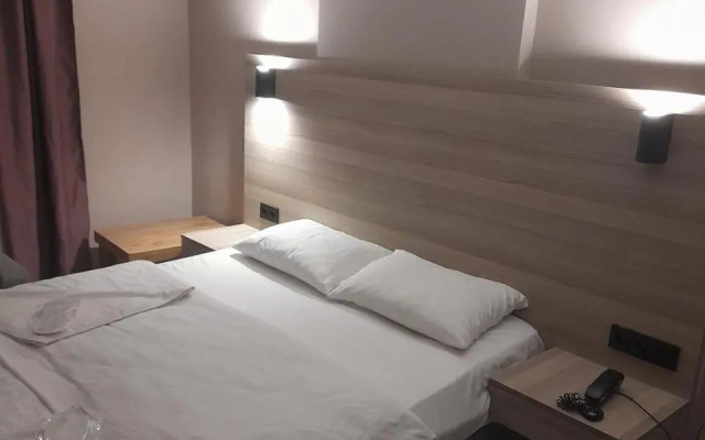 Moon Suit Otel