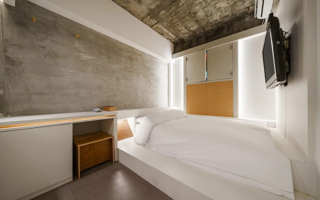 Ado Hotel
