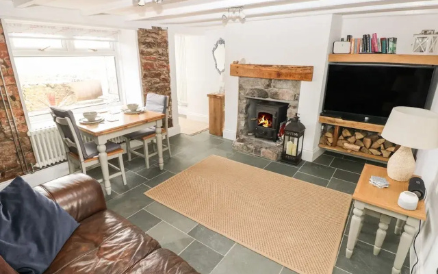 1 Salt Cottage