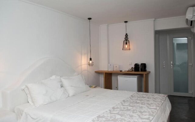 Anixi Lounge Suites - Adults Only