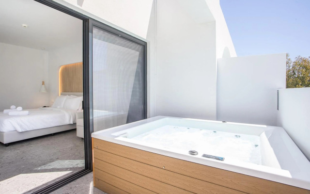 Aiora Aqua Resort
