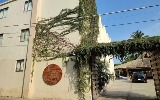 Hotel Ashly Loma Larga