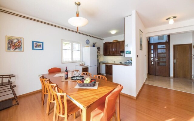 Stunning Home in Okrug Gornji With 4 Bedrooms, Internet and Outdoor Swimming Pool