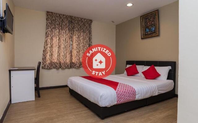 OYO 44026 98 Hotel