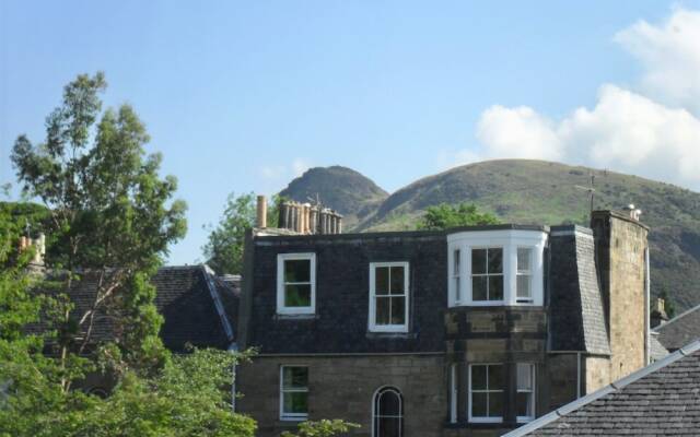 Period Flat With Parking & Arthurs Seat Views