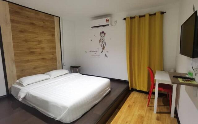 OYO HOME 90667 Chen Room Bs