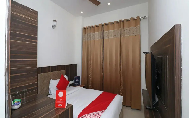 OYO 25076 Omang Hotel