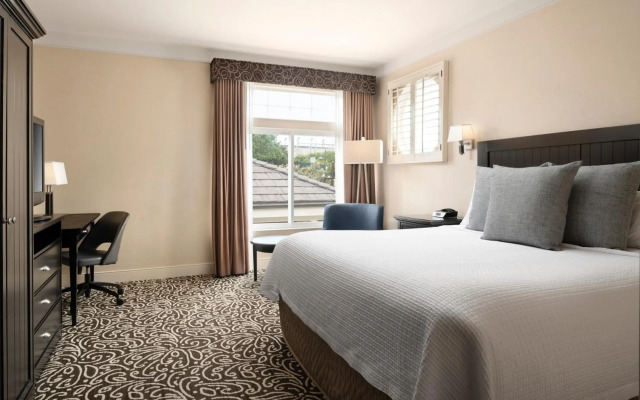 West Inn & Suites
