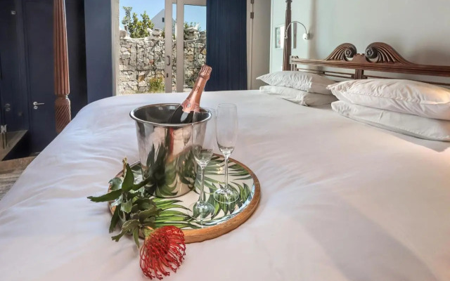 17 Marine Hermanus, Apartment 103 with private Hot Tub