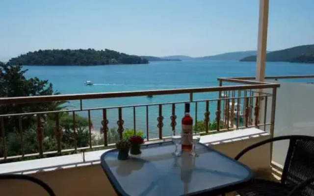 Akrogiali Studios