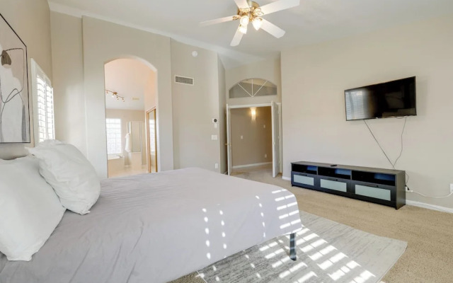 Private Pool & Patio: Spacious Gilbert Getaway!