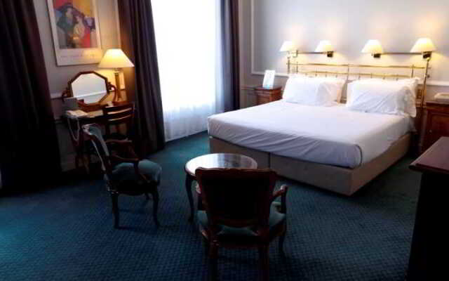 B4 Grand Hotel Lyon
