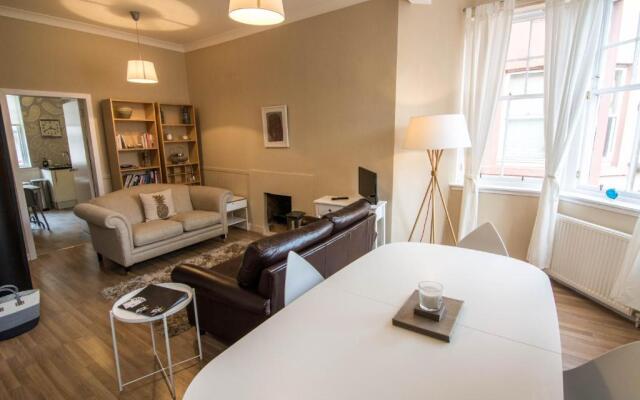 419 Luminous 2 Bedroom Apartment in the Heart of Edinburgh s Old Town