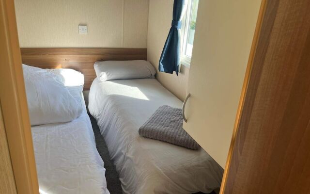 3 Bed 8 Berth Caravan With Decking Free Wifi