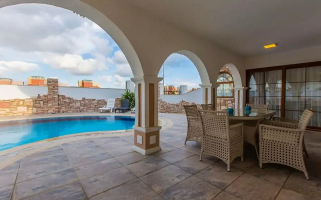 Luxurious Villa With Private Pool in Antalya