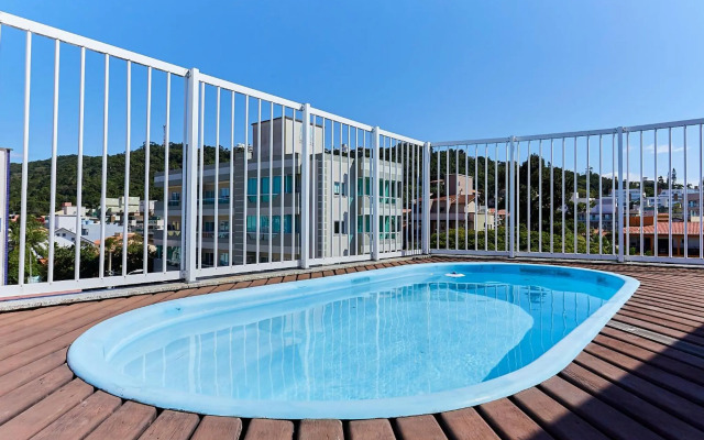 791 - Cobertura com piscina. 200m da PRAIA. BOMBINHAS - CENTRO