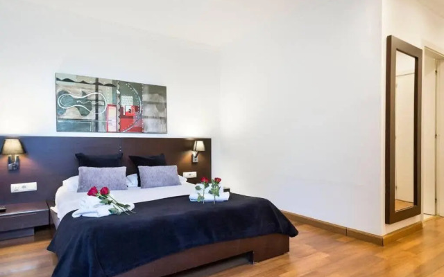 Central and Elegant 4 Bedroom by Placa Catalunya