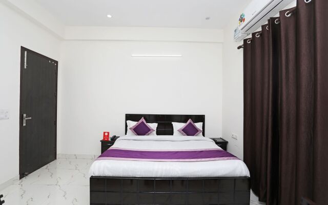 OYO Rooms Huda City Center Market District