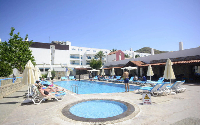 Tiana Beach Resort - All Inclusive