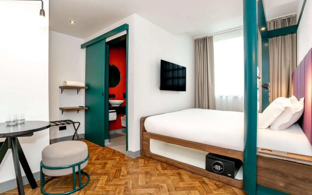 YOTEL Manchester Deansgate