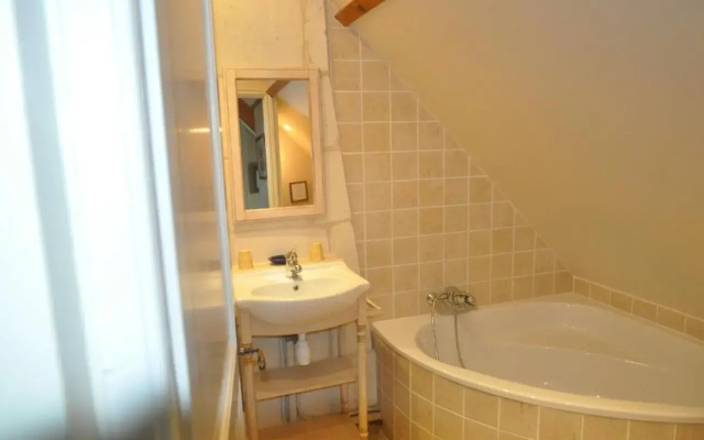 Snug Holiday Home In Chambourg-Sur-Indre With Pool