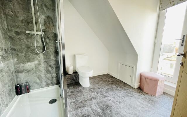 Quartz Apartment in Cambridge